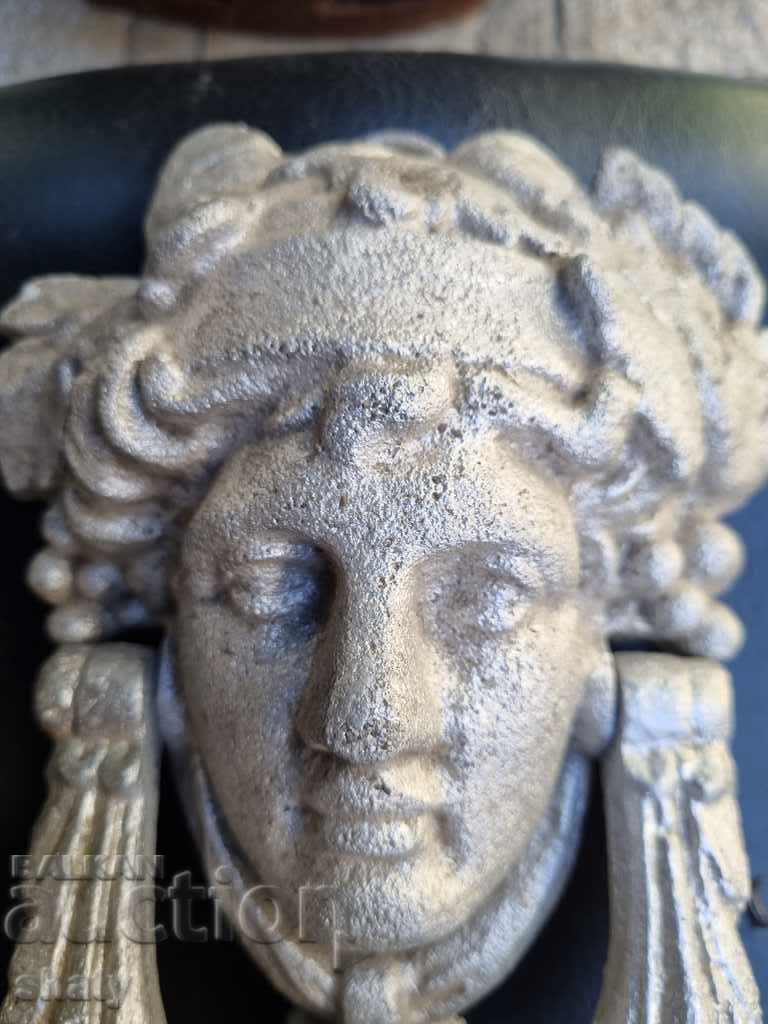 Старо алуминиево чукало за врата с цена 55.00 лв. | € 28.12 Старо алуминиево чукало за врата с цена 55.00 лв. | € 28.12