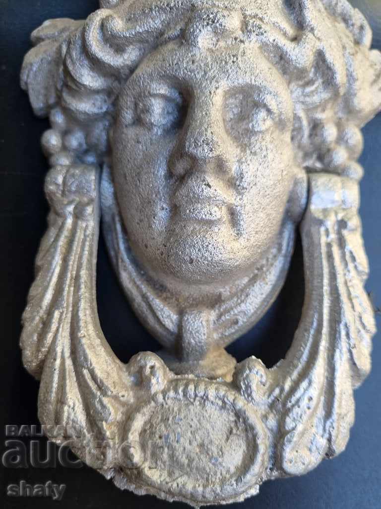 Аукцион Старо алуминиево чукало за врата Аукцион Старо алуминиево чукало за врата