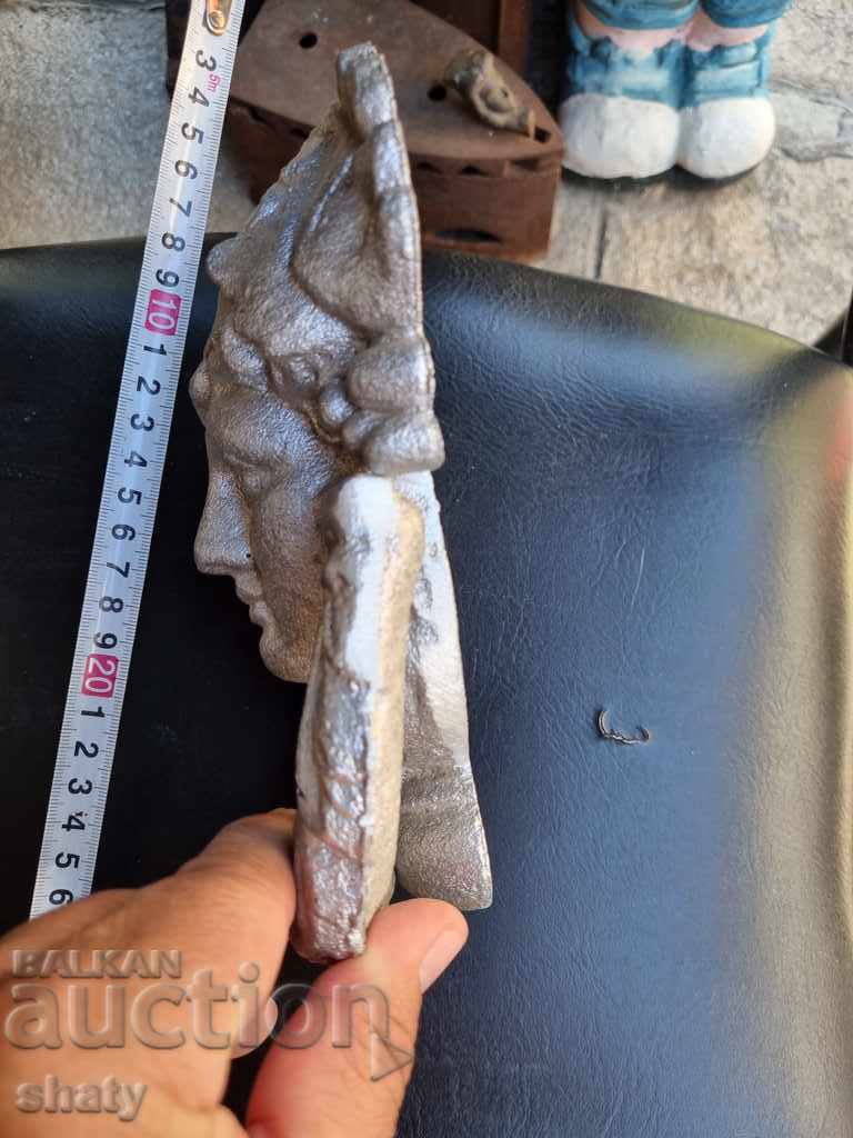 Доставка на Старо алуминиево чукало за врата Доставка на Старо алуминиево чукало за врата