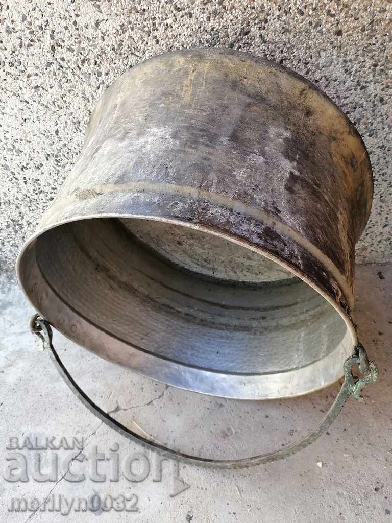 Old harania, copper vessel, large cauldron, copper, dustpan with price 219.00 BGN | € 111.97 Old harania, copper vessel, large cauldron, copper, dustpan with price 219.00 BGN | € 111.97