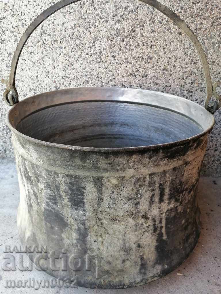 Old harania, copper vessel, large cauldron, copper, dustpan Old harania, copper vessel, large cauldron, copper, dustpan