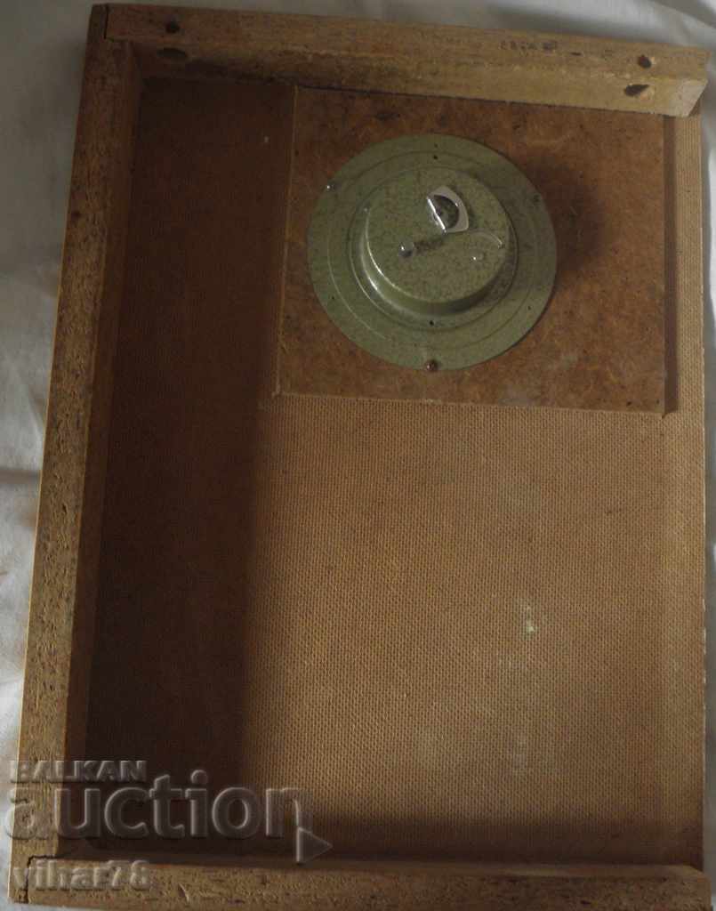 Delivery of Old children's wall clock Delivery of Old children's wall clock