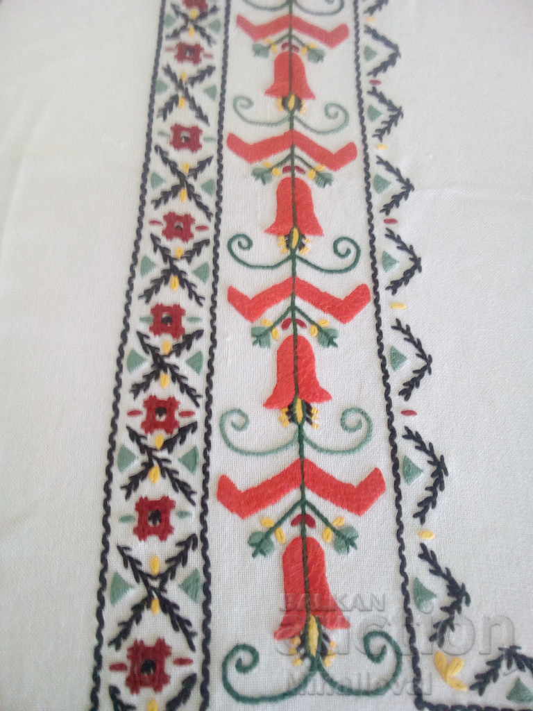 Καλύμμα κρεβατιού με κέντημα 120/135 εκ με τιμή 30.50 BGN | € 15.59 Καλύμμα κρεβατιού με κέντημα 120/135 εκ με τιμή 30.50 BGN | € 15.59