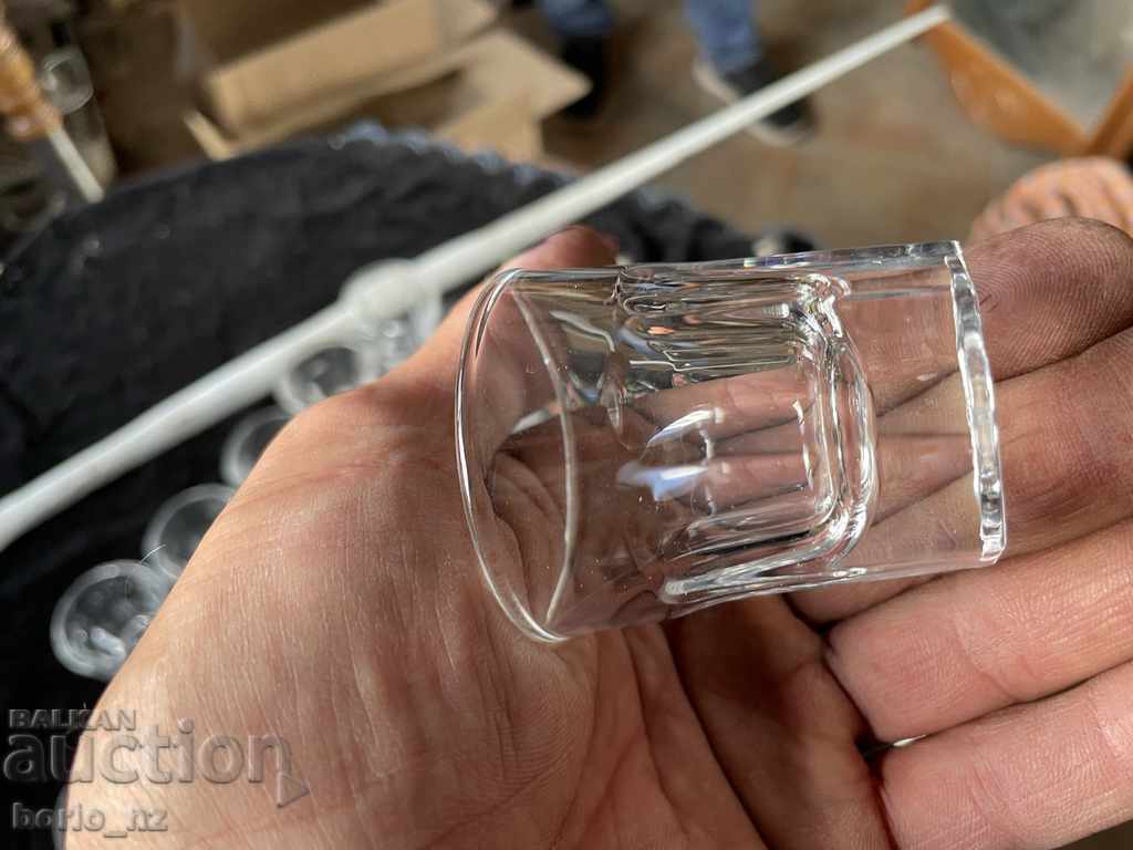 10675. SERVICE OF ALCOHOL SHOTS - 5 10675. SERVICE OF ALCOHOL SHOTS - 5