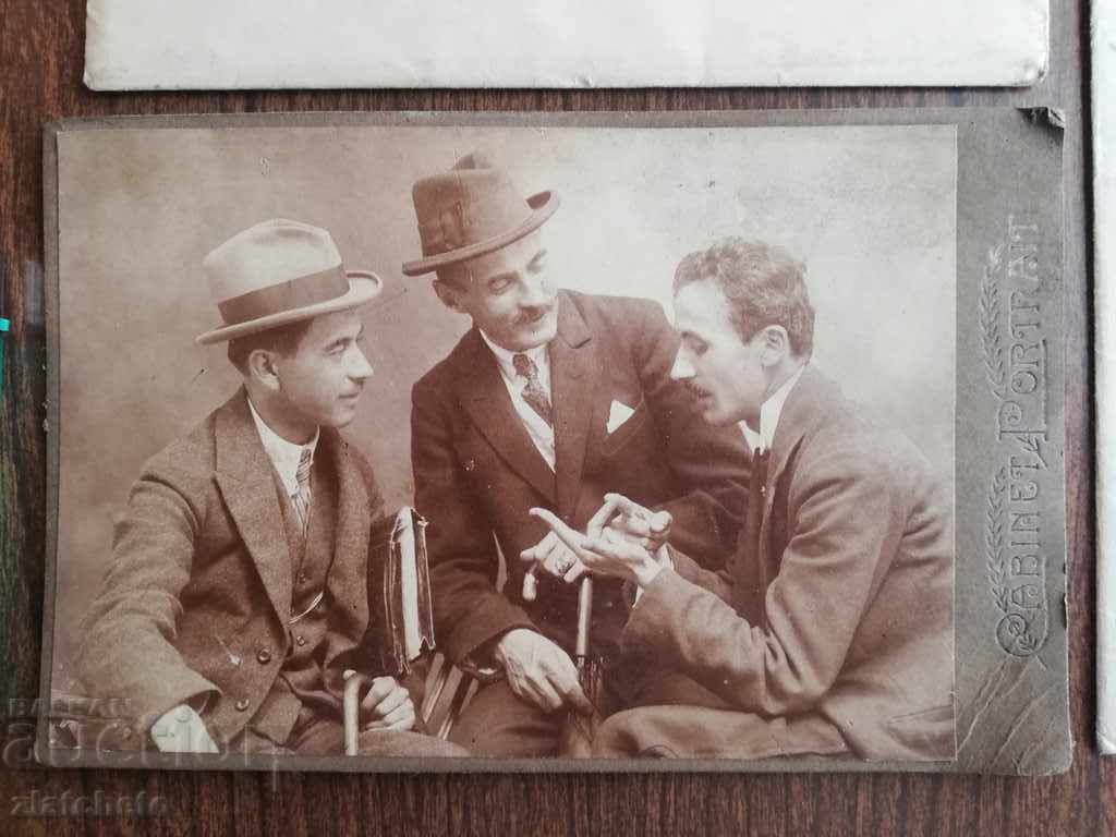 Prof. Asen Mladenov - Photo and two letters. Regiment Stefan Daskalov with price 100.00 BGN | € 51.13 Prof. Asen Mladenov - Photo and two letters. Regiment Stefan Daskalov with price 100.00 BGN | € 51.13