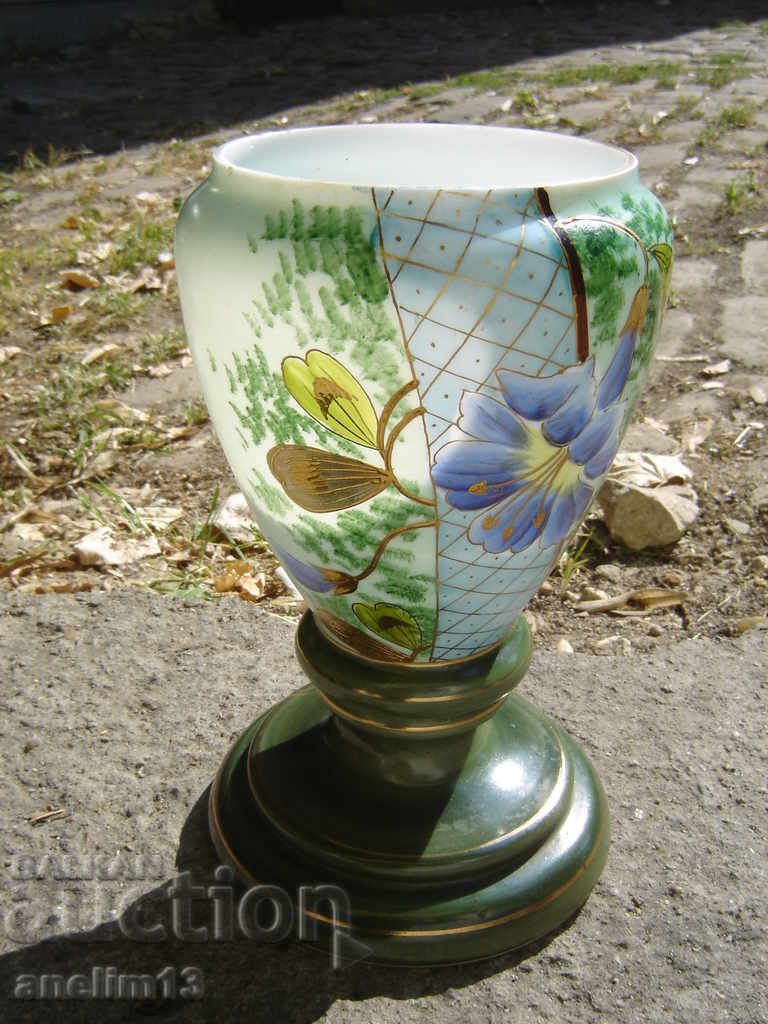 VAZĂ DIN PORȚELAN VECHE, PICTATĂ MANUAL, BAZĂ PENTRU LAMPĂ CU GAZ cu preț € 75.00 | 146.69 BGN
