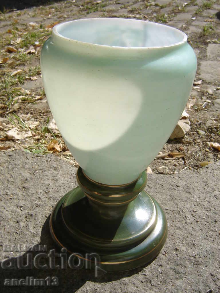 Delivery of OLD HAND-PAINTED PORCELAIN VASE GAS LAMP BASE Delivery of OLD HAND-PAINTED PORCELAIN VASE GAS LAMP BASE