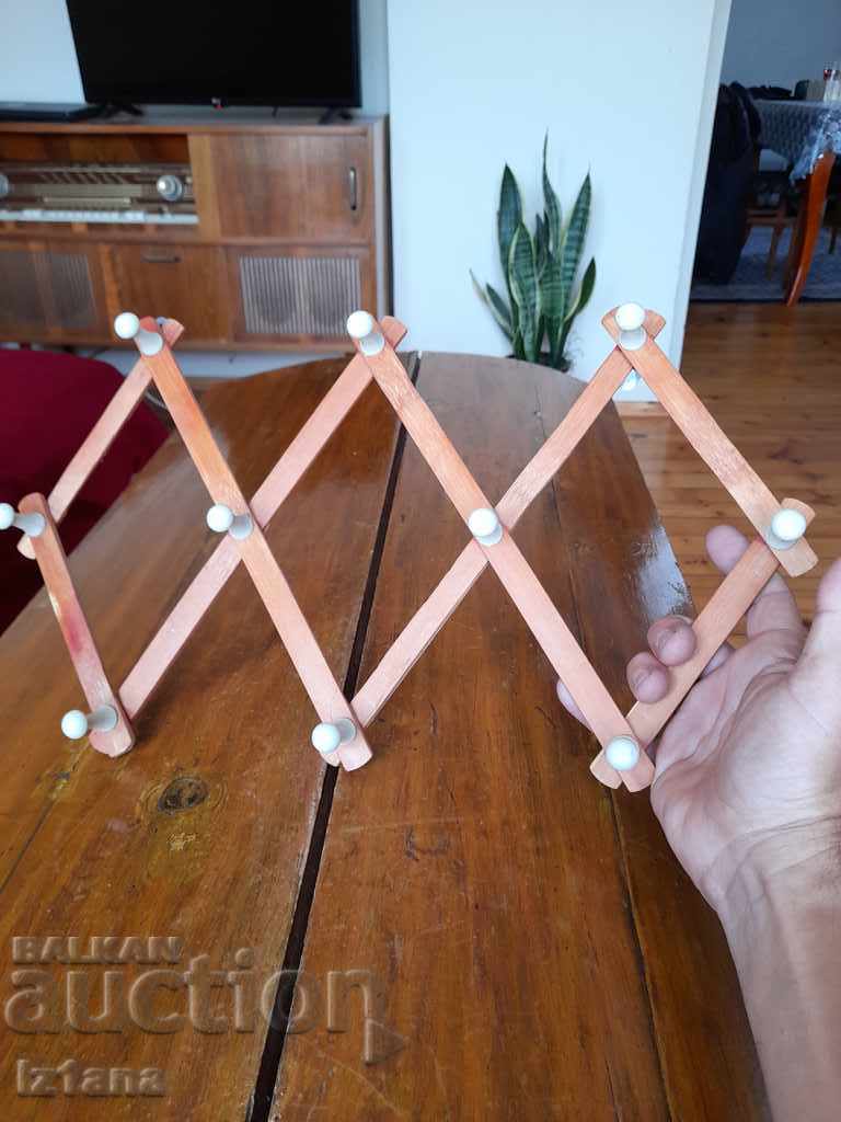 Δημοπρασία παλιά κρεμάστρα Δημοπρασία παλιά κρεμάστρα