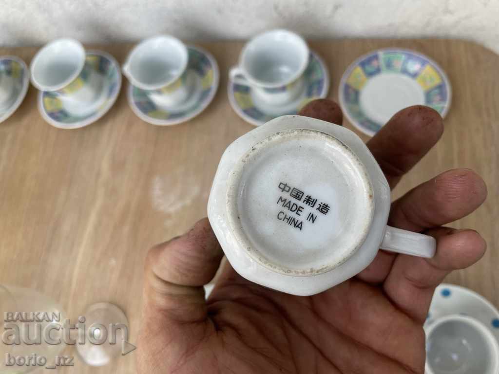 10697. SERVICE COFFEE CUPS PORCELAIN - 6 10697. SERVICE COFFEE CUPS PORCELAIN - 6