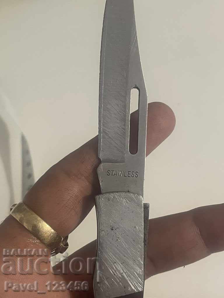 Delivery of a knife Delivery of a knife