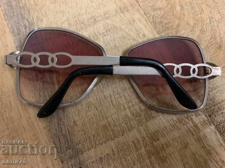 Delivery of Vintage hippie sunglasses from the 1960s