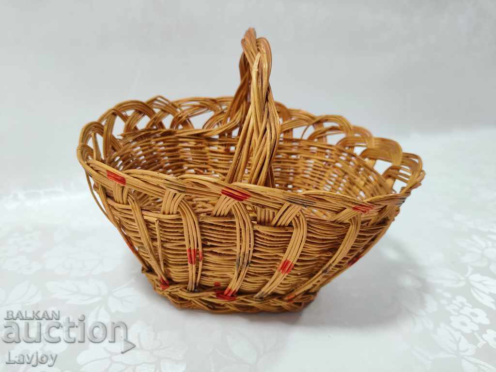 A small beautiful wicker basket with price 20.00 BGN | € 10.23 A small beautiful wicker basket with price 20.00 BGN | € 10.23