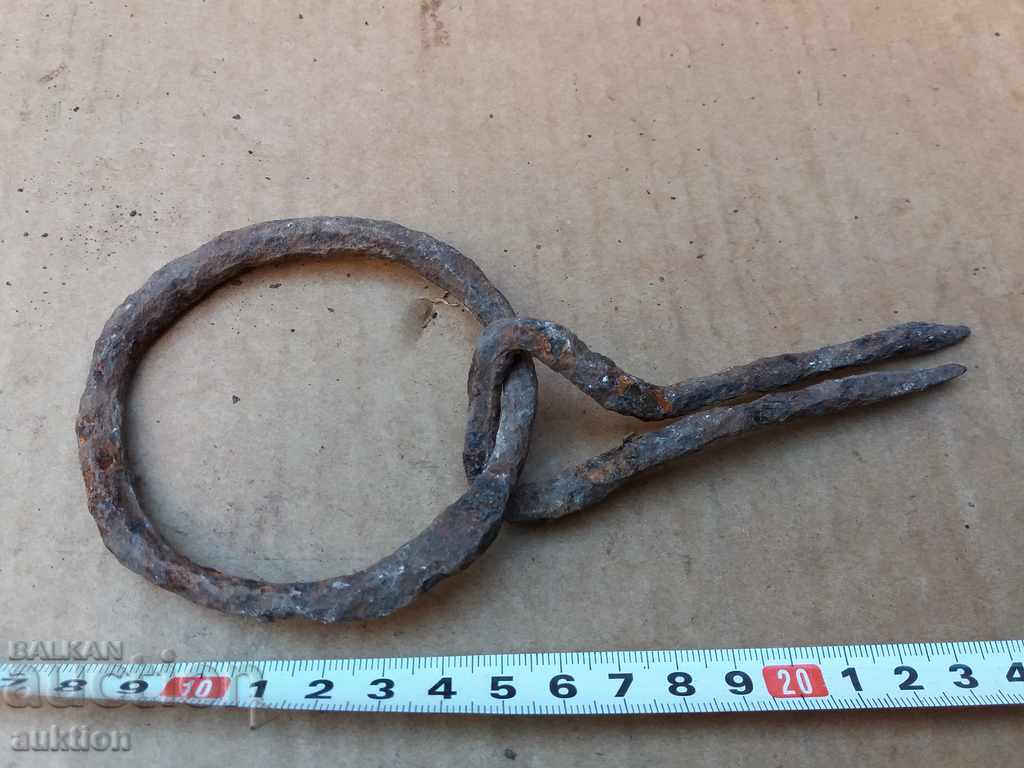 OLD MASSIVE FORGED GATE LOCK - REVIVAL with price 1.99 BGN | € 1.02 OLD MASSIVE FORGED GATE LOCK - REVIVAL with price 1.99 BGN | € 1.02