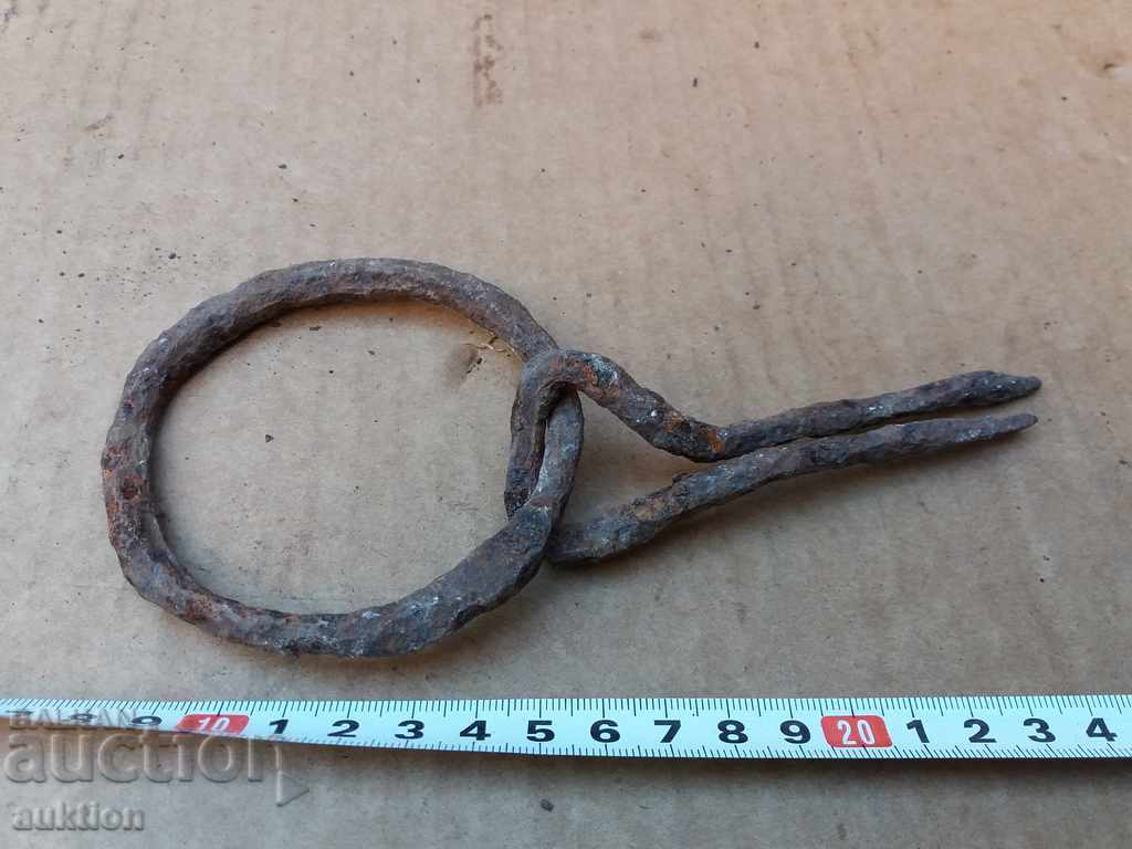 Delivery of OLD MASSIVE FORGED GATE LOCK - REVIVAL Delivery of OLD MASSIVE FORGED GATE LOCK - REVIVAL