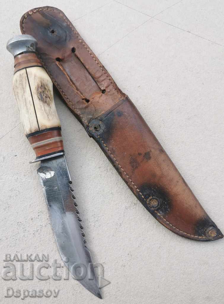Vechi cuțit de vânătoare cu corn de cerb