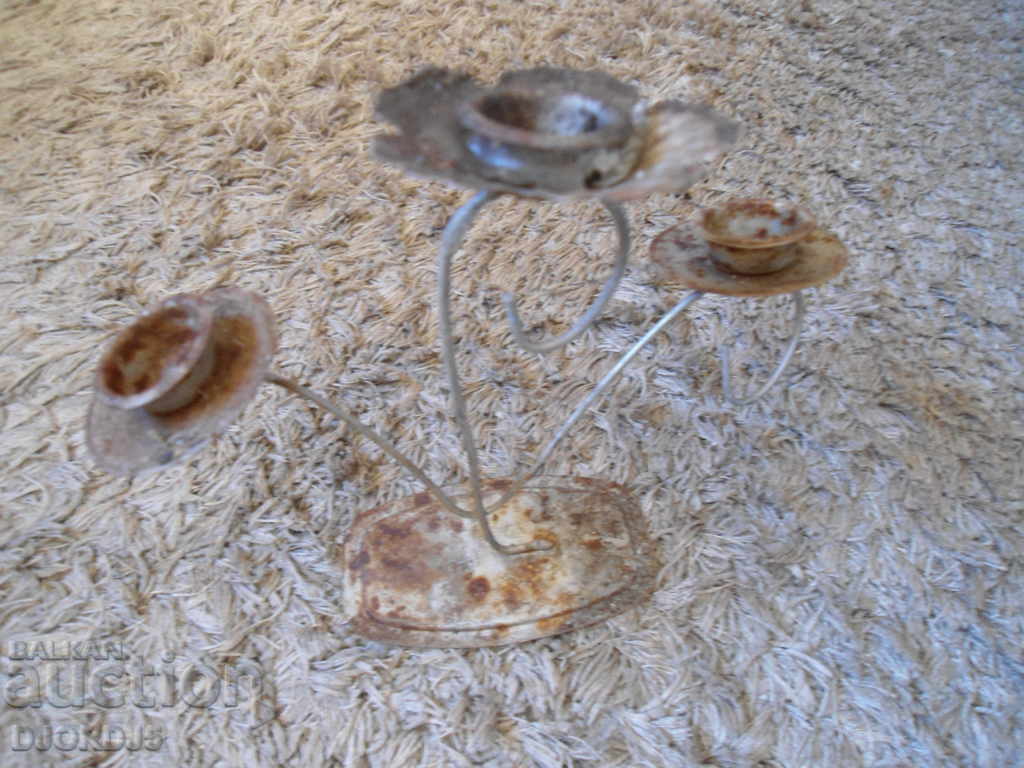 Delivery of An old metal candleholder