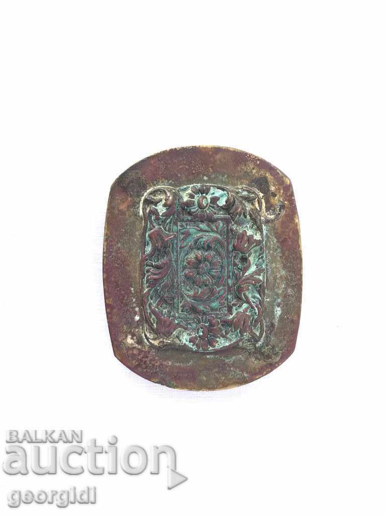 Old bronze buckle with ethno motifs №0923