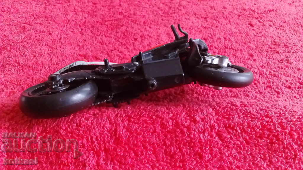 Delivery of Small sports bike 12 cm metal plastic rubber Delivery of Small sports bike 12 cm metal plastic rubber