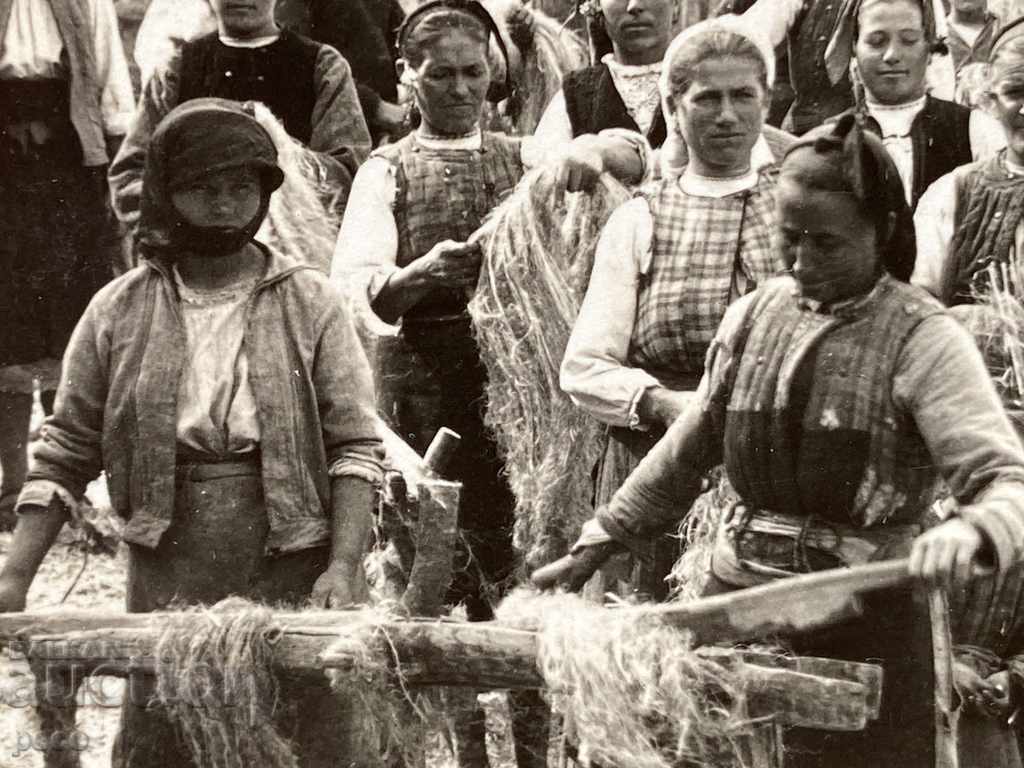 Παράδοση Επεξεργασία κάνναβης χωριό Καράμτσα / Καράντσι / παλιά φωτογραφία