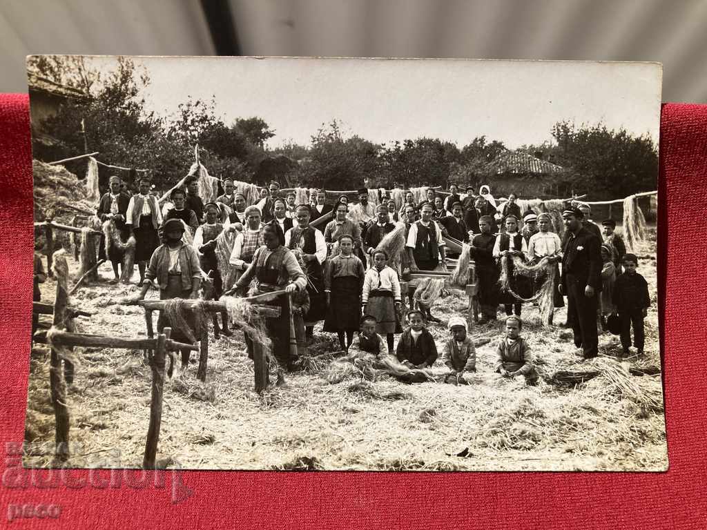 Επεξεργασία κάνναβης χωριό Καράμτσα / Καράντσι / παλιά φωτογραφία - 5