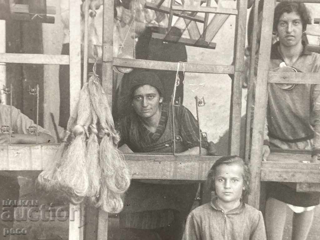 Auction Hemp processing old photo Auction Hemp processing old photo