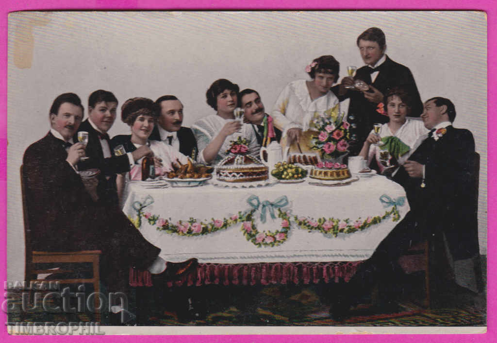 270553 / Bărbați romantici femei pe masă vin fotografie veche