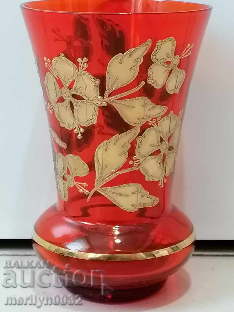 Vaza veche de sticlă roșie pictată manual