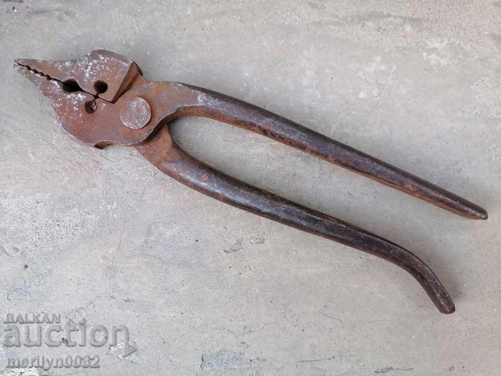 Clește militar pentru neutralizarea muniției