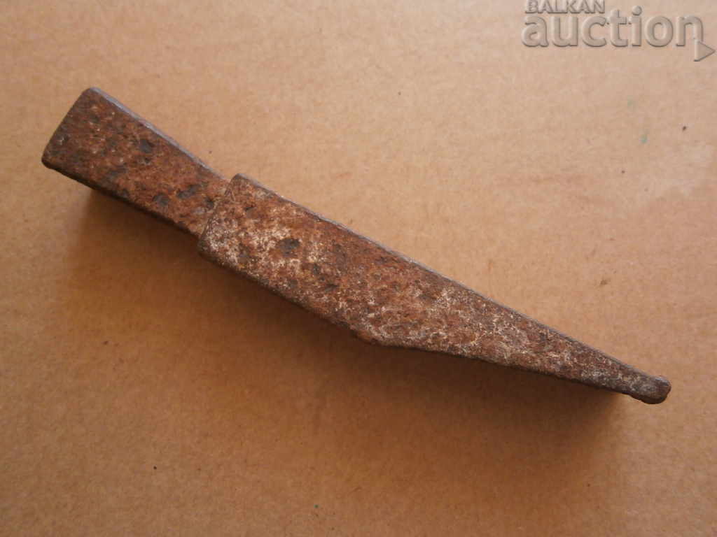 Delivery of antique wrought hammer of the master Delivery of antique wrought hammer of the master