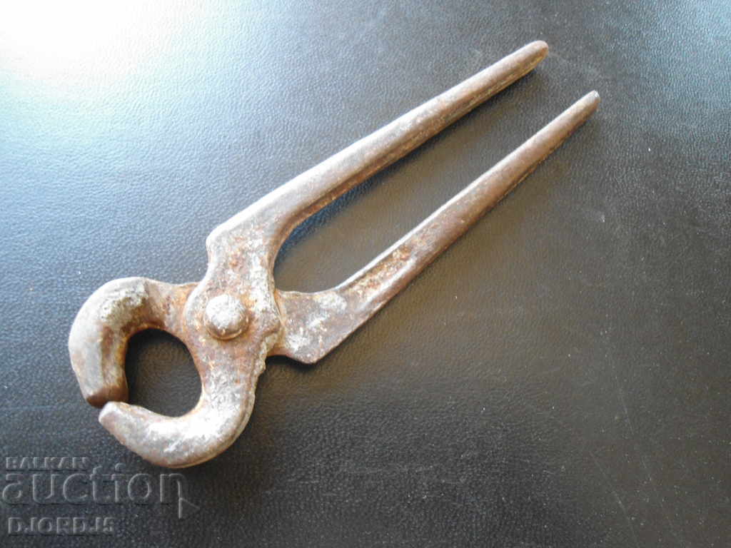 Auction Old pliers Auction Old pliers