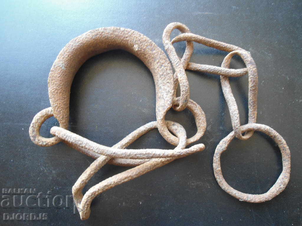 Auction  Old side, shackles