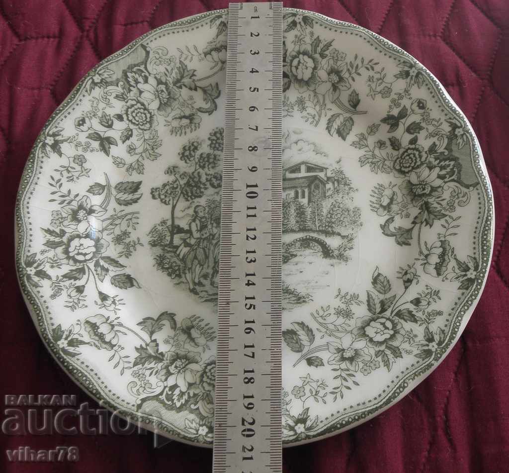 Lot of 7 porcelain plates - 5 Lot of 7 porcelain plates - 5