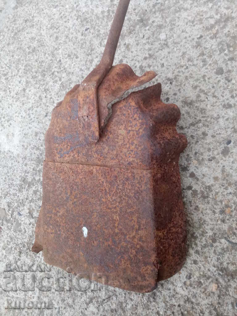 Delivery of Ancient shovel Delivery of Ancient shovel