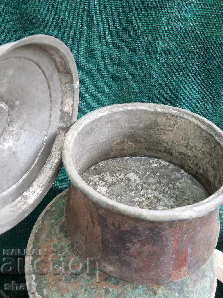 Auction Old large copper pot Auction Old large copper pot