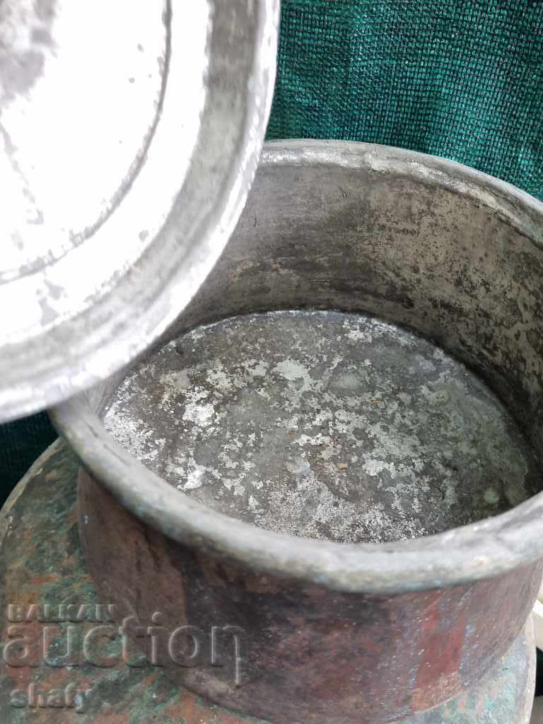 Delivery of Old large copper pot Delivery of Old large copper pot