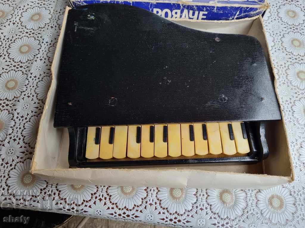 Old children's piano with price 45.00 BGN | € 23.01 Old children's piano with price 45.00 BGN | € 23.01