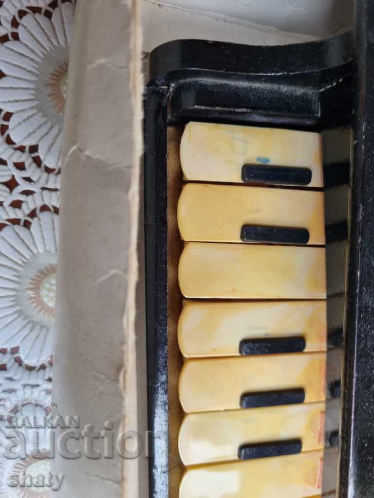 Auction Old children's piano Auction Old children's piano