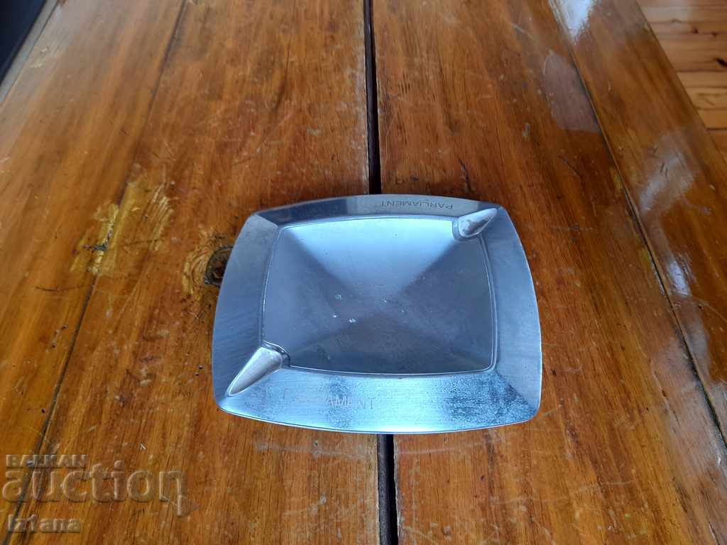 Vechi scrumieră Parliament cu preț 18.00 BGN | € 9.20