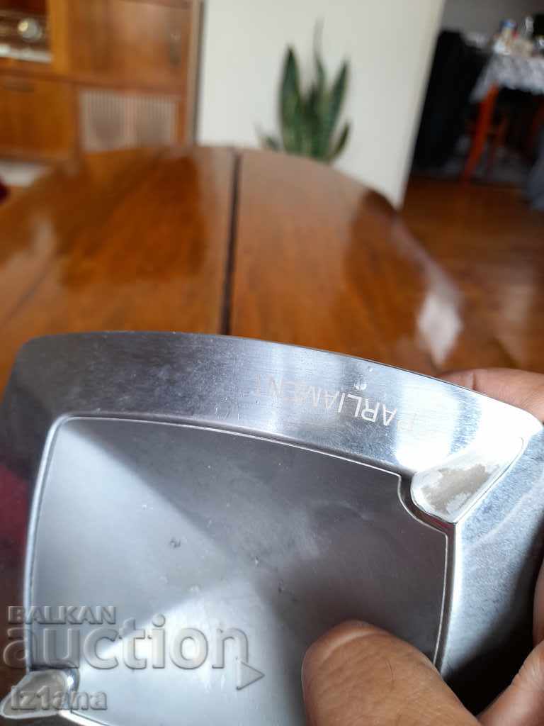 Livrarea Vechi scrumieră Parliament