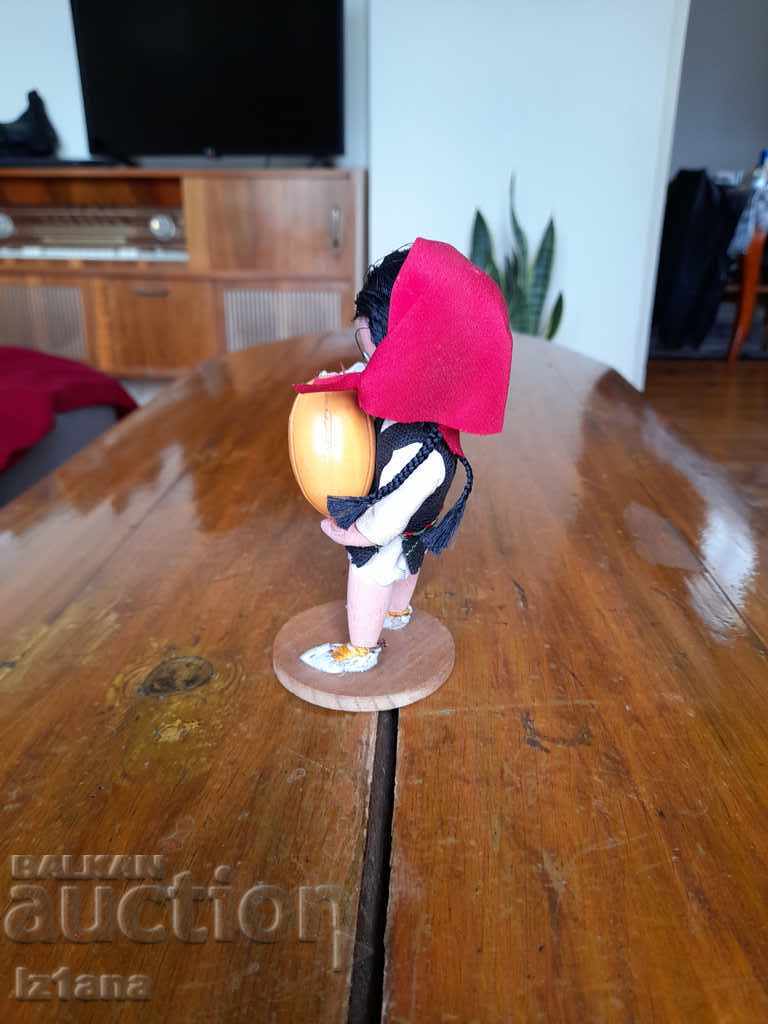 Folk figurine, doll with price 15.00 BGN | € 7.67 Folk figurine, doll with price 15.00 BGN | € 7.67