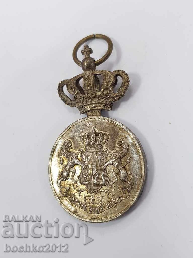 Ένα σπάνιο ρουμανικό βασιλικό στρατιωτικό ασημένιο μετάλλιο Αξίας