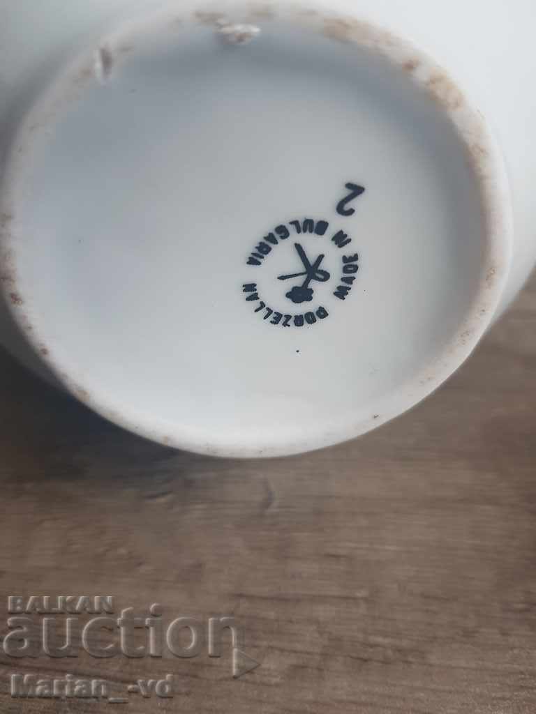 Livrarea Vechiul serviciu de cafea din porțelan Livrarea Vechiul serviciu de cafea din porțelan