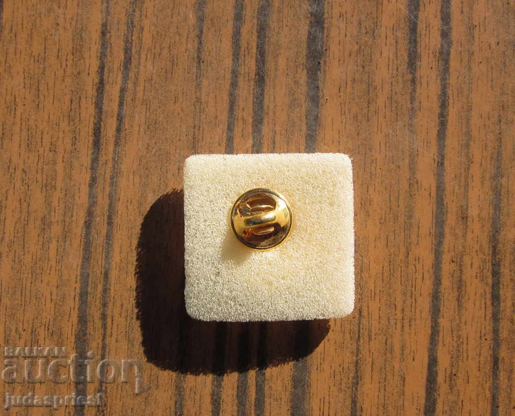 Livrarea Insignă militară sârbă Insignă militară sârbă de apărare aeriană într-o cutie Livrarea Insignă militară sârbă Insignă militară sârbă de apărare aeriană într-o cutie