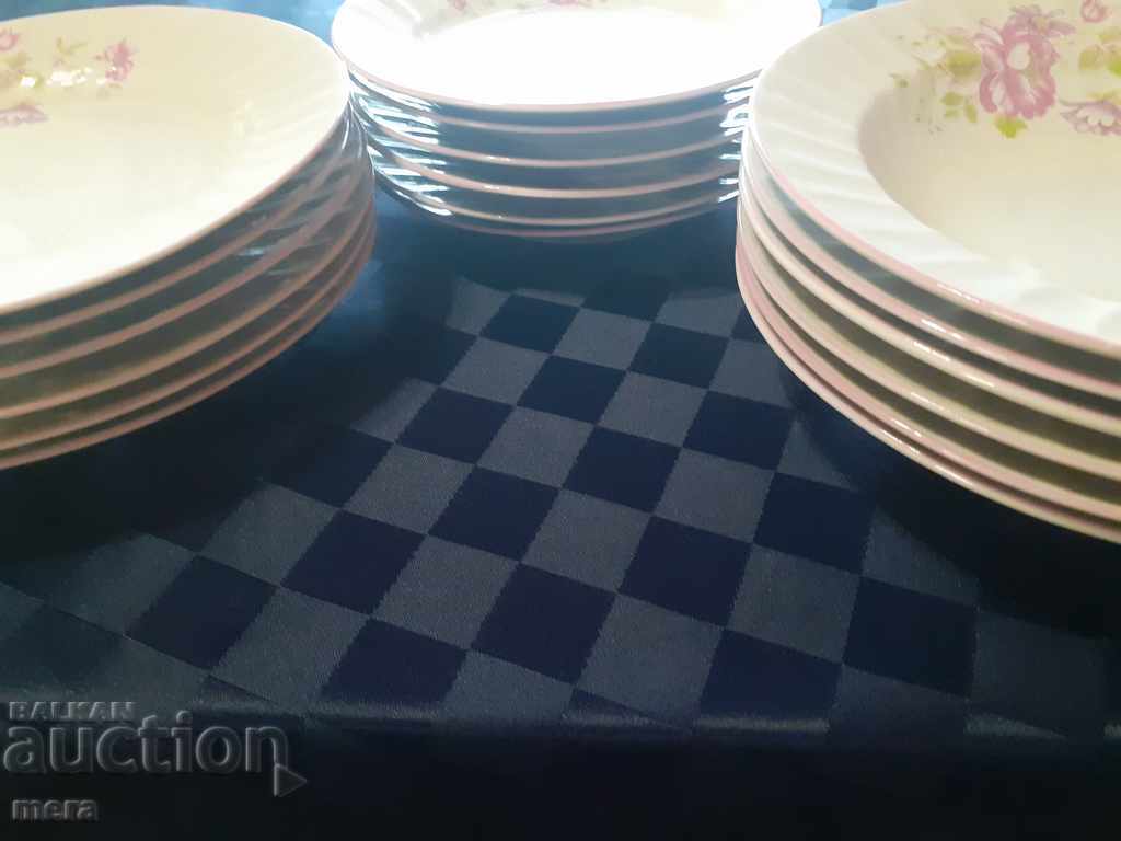 Auction  Porcelain Bulgarian dining set
