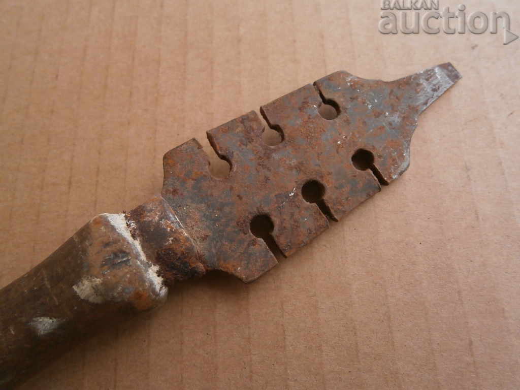 old instrument tool with price 25.00 BGN | € 12.78 old instrument tool with price 25.00 BGN | € 12.78