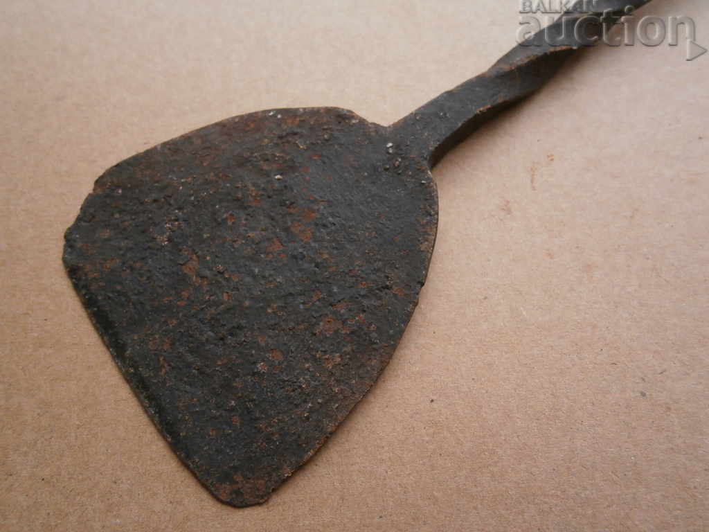 Auction a primitive scent, a gourd, a gourd, a wicker forged iron Auction a primitive scent, a gourd, a gourd, a wicker forged iron