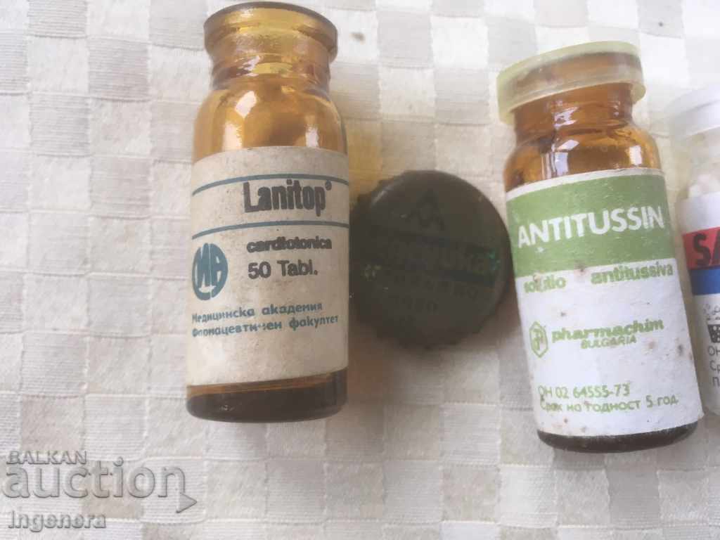 Auction  BOTTLE OLD PHARMACY GLASSWARE-3 PCS SMALL