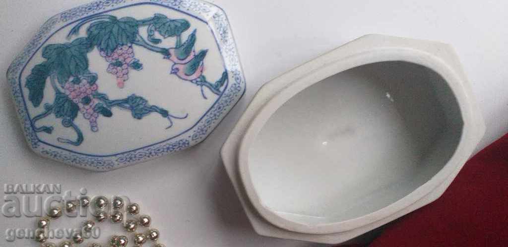 Δημοπρασία Κινέζικη πορσελάνινη κοσμηματοθήκη Δημοπρασία Κινέζικη πορσελάνινη κοσμηματοθήκη