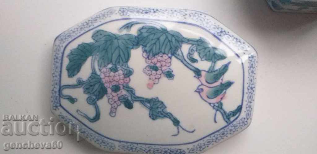 Chinese porcelain jewelry box - 7 Chinese porcelain jewelry box - 7