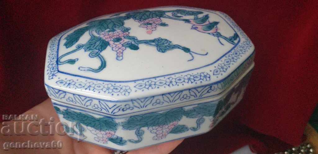 Κινέζικη πορσελάνινη κοσμηματοθήκη Κινέζικη πορσελάνινη κοσμηματοθήκη